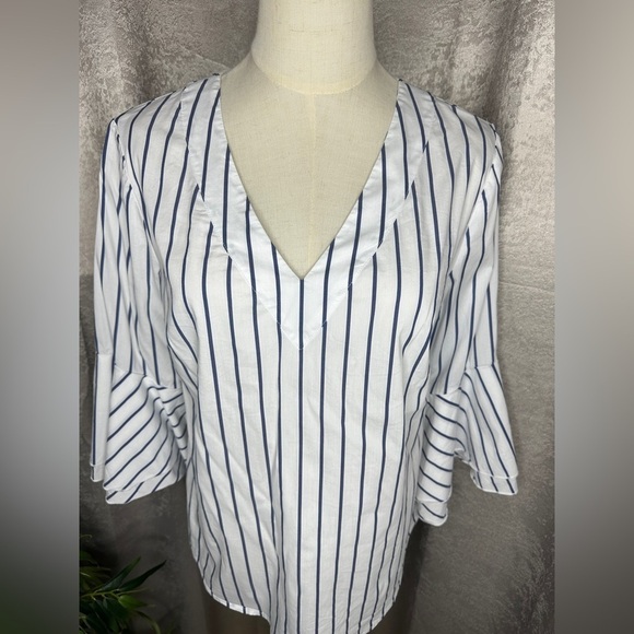 WHBM The Carmen Stripe Print V-Neck Blouse 3/4 Bell Sleeve White Sz 10 - Picture 3 of 12